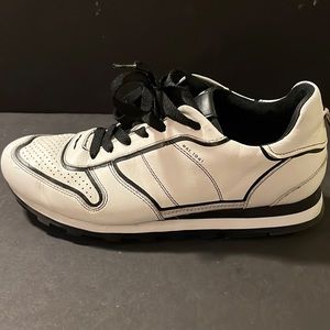Awesome Coach Men’s shoes size 9 white with blk trim